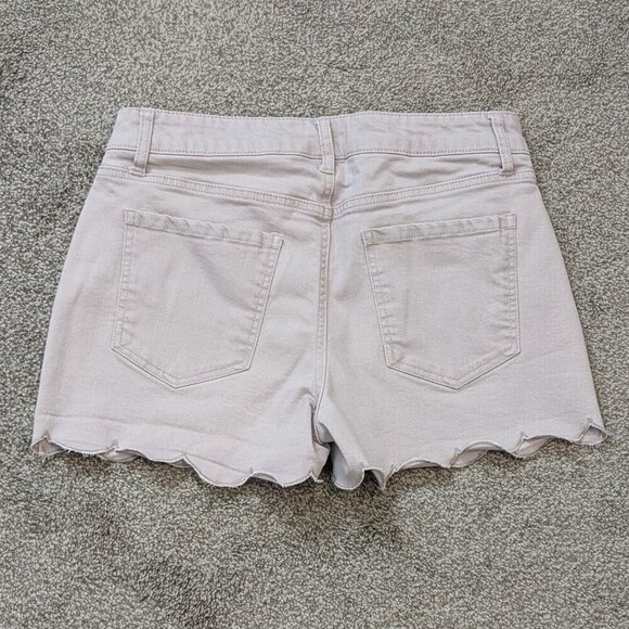 TINSEL DENIM COUTURE Lavender Denim Mid-Rise Scalloped Shorts; Size 29 - Picture 2 of 5